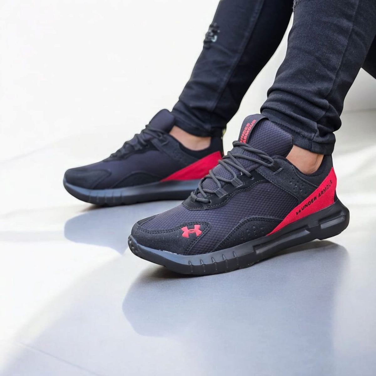 Zapatos Under Armour +¡Regalo de 3 Pares de Medias Gratis!
