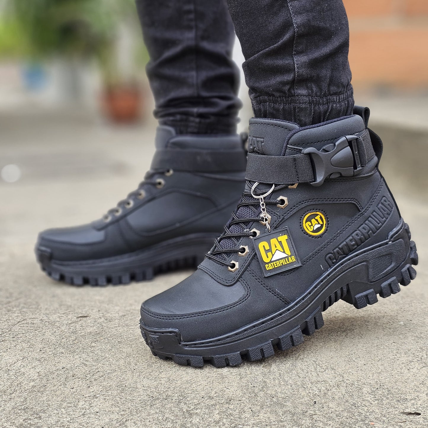 Caterpillar ¡+ Regalo de 3 pares de Medias Gratis!