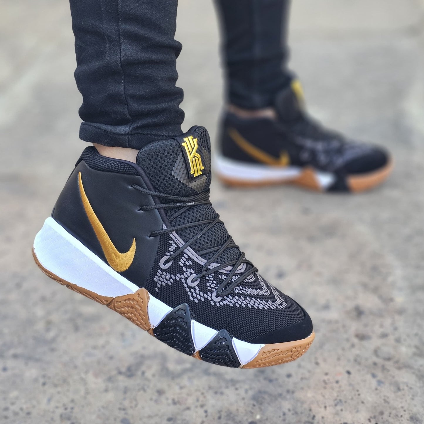 Bota Nike Kirye